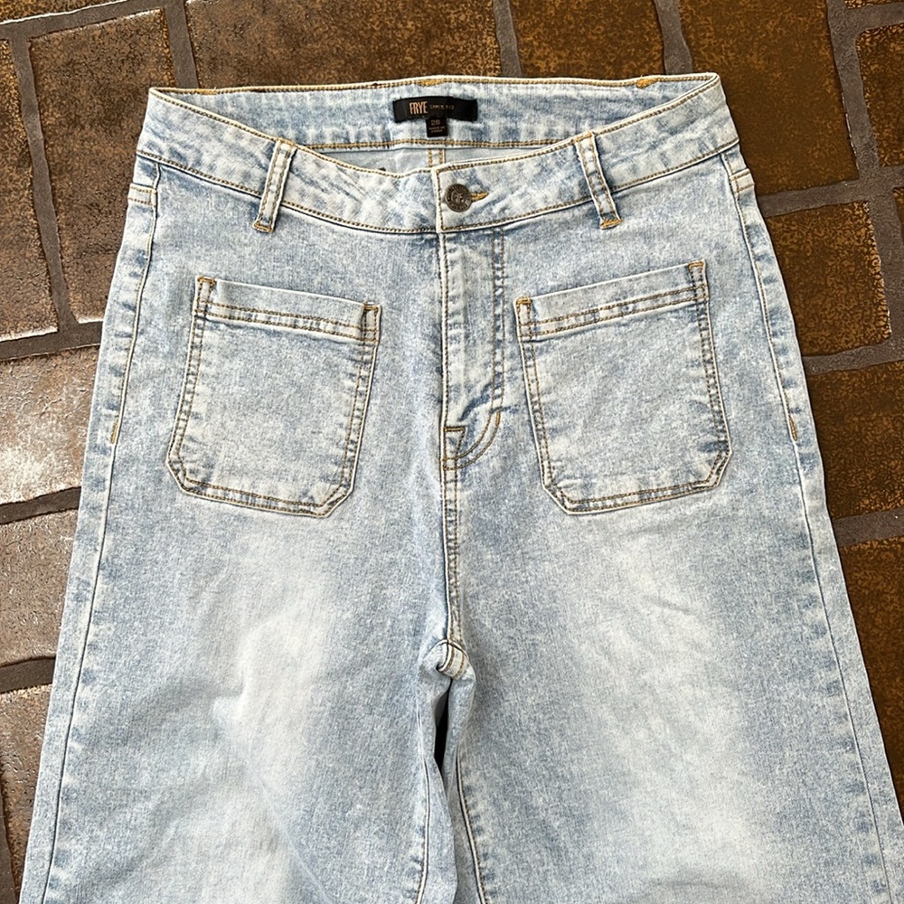 Frye Light Wash High-Rise Patch Pocket Cropped Wide Leg Jean - Picture 3 of 12